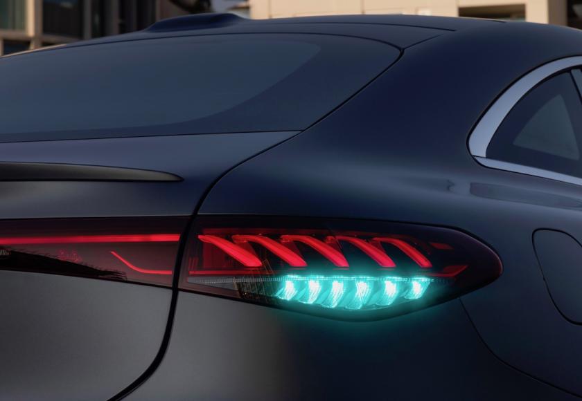 Mercedes EQS Drive Pilot turquoise lichten 2023