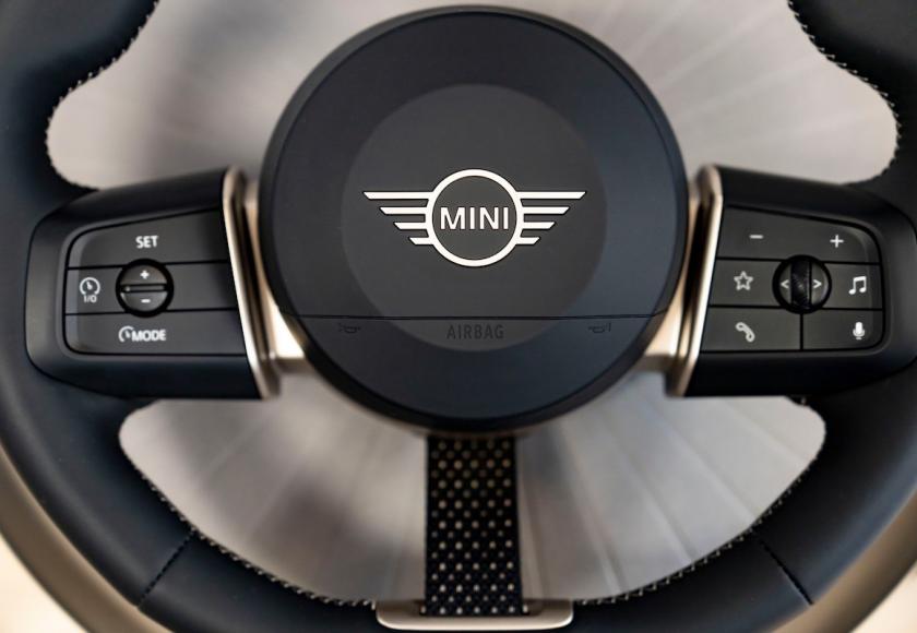 Mini Cooper Countryman trim teaser 2023