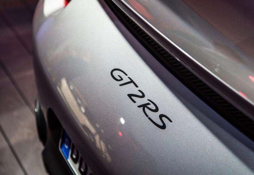 Porsche 911 hybride 2023