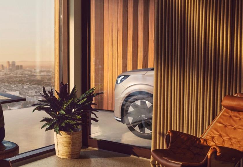 Volvo EM90 teaser 2023