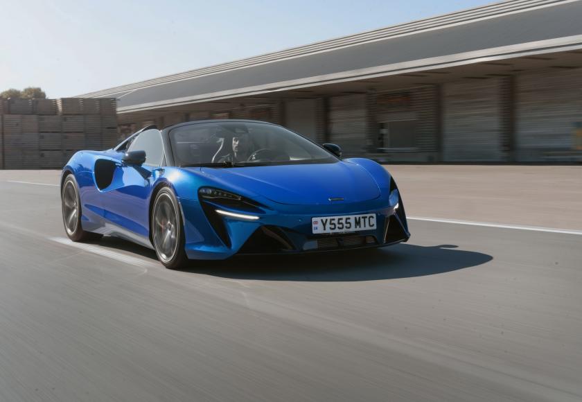 McLaren Artura Spider getest - hybride, cabrio én supercar! (2024)