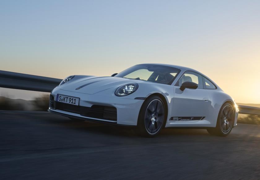 Vernieuwde Porsche 911 Carrera T is wel héél trots op zijn handbak (2024)