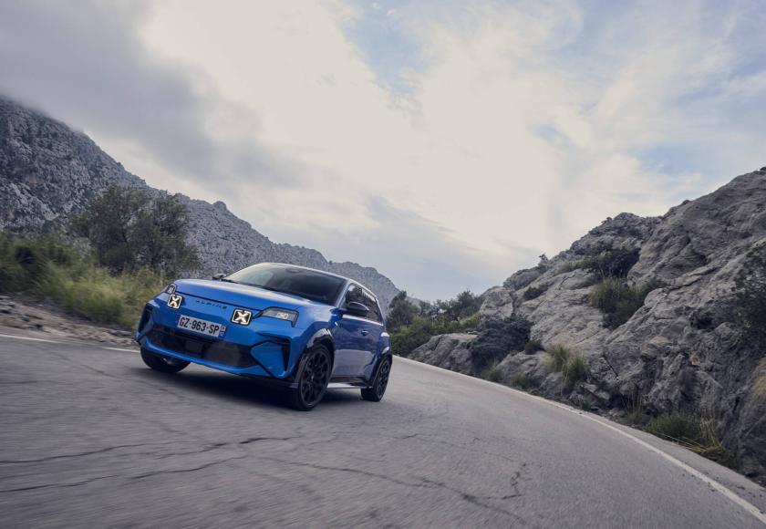 Eerste test Alpine A290: Is dit de eerste echte elektrische hot hatch? (2024)