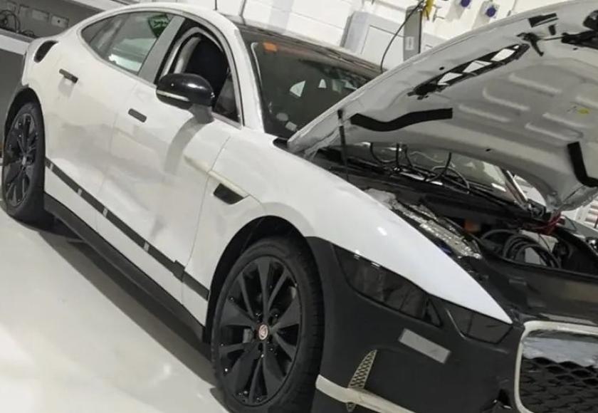 Gelekt: dit is de elektrische Jaguar XJ die niet mocht zijn