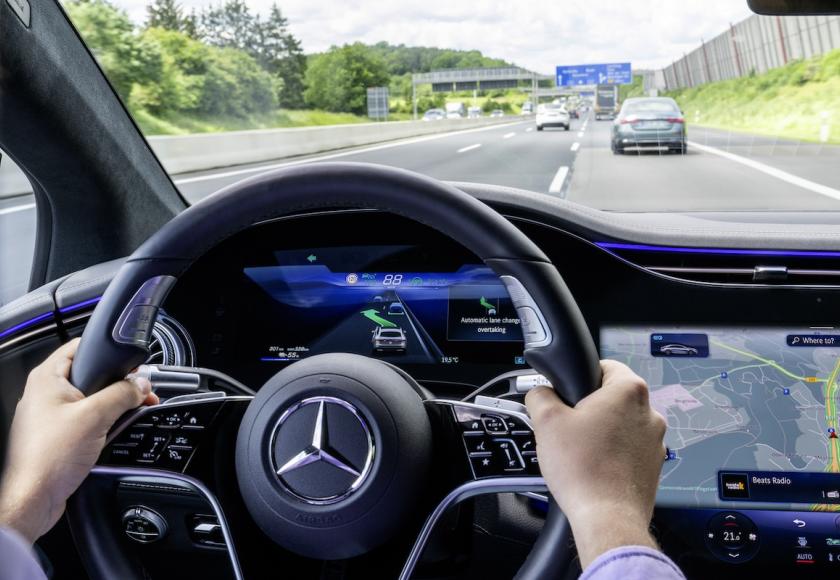 Mercedes autonome rijstrookwissel update 2024