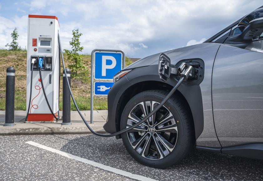 Toyota bZ4X opladen 2024