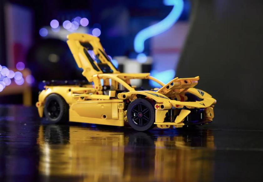 Vier de Belgische komst van de Corvette met dit exemplaar uit LEGO 