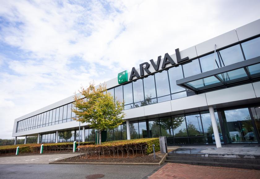 Nieuwe monsterfusie in leasingland: Arval neemt Athlon over