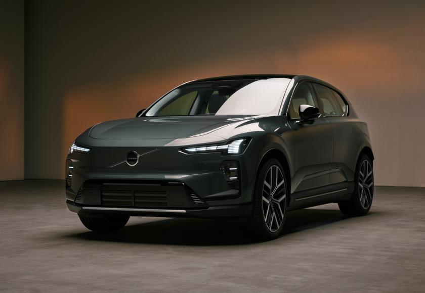 Volvo EX60 zwaait de hamer van Thor richting BMW en Mercedes (+video)