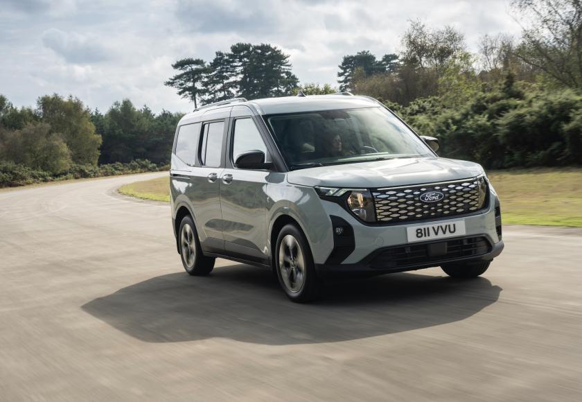 Ford e-Tourneo Courier getest - Handige EV, maar niet voor ver (2026)