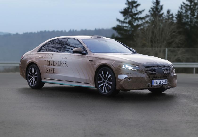 Opzij Tesla: Ook Mercedes rolt robotaxi uit! S-Klasse-style...