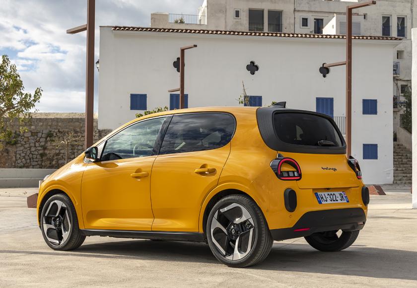 Surprise ! Renault abandonne le cap rétro