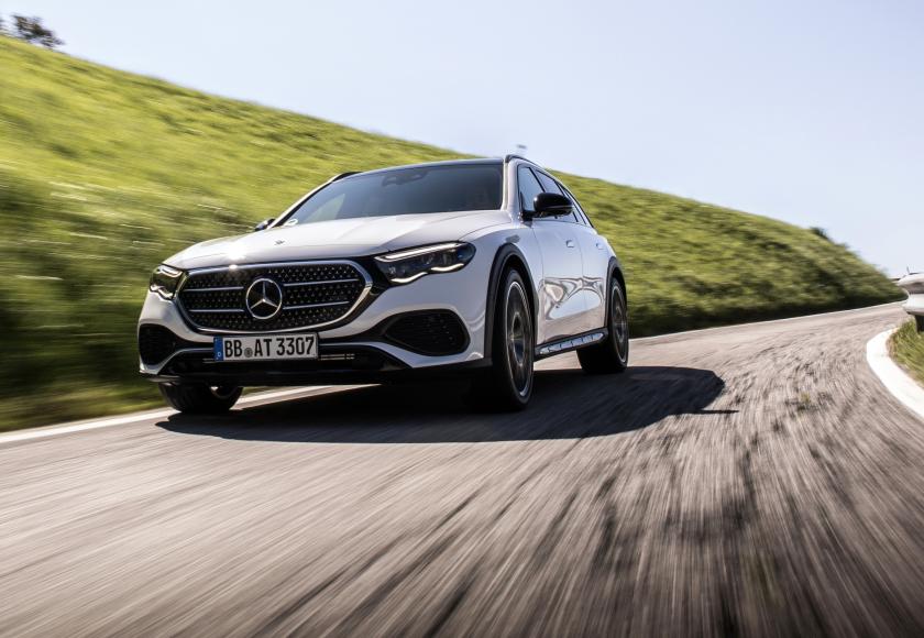 Nos routes défoncées vont peut-être enfin s'améliorer grâce à… Mercedes