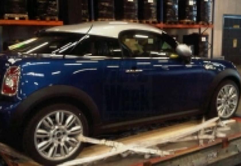 mini coupe naakt