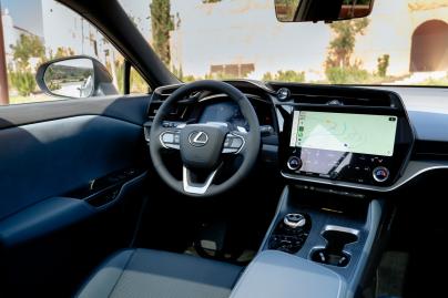 Lexus-RZ-2025-interieur