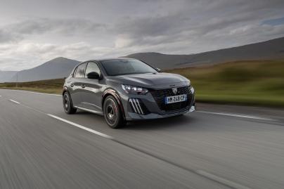 Test Peugeot e-208 GTI 2026