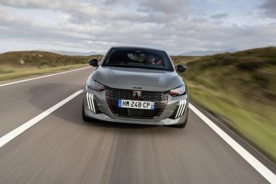 Test Peugeot e-208 GTI 2026