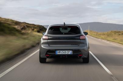 Test Peugeot e-208 GTI 2026