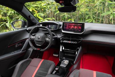 Test Peugeot e-208 GTI 2026