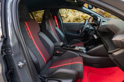Test Peugeot e-208 GTI 2026